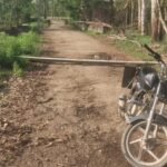 आंधी और बारिश से बिजली हाई टेंशन लाइन और खंभे गिरे