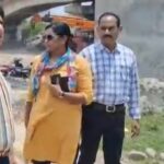 निर्माणधिन पुल का निरीक्षण,