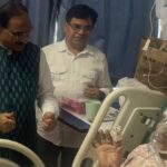 पूर्व मुख्यमंत्री निशंक, आनंद भारद्वाज की माता को देखने अस्पताल पहुंचे